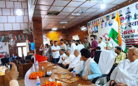 कांग्रेस का बड़ा एक्शन: पिथौरागढ़ सम्मेलन में अनुशासनहीनता पर तीन नेताओं को नोटिस, महिला कांग्रेस कार्यकारिणी भंग