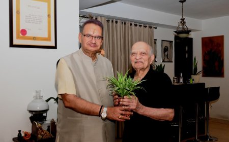 गणेश जोशी का महावीर चक्र विजेता लेफ्टिनेंट जनरल आनंद सरूप से आभारजनक मुलाकात