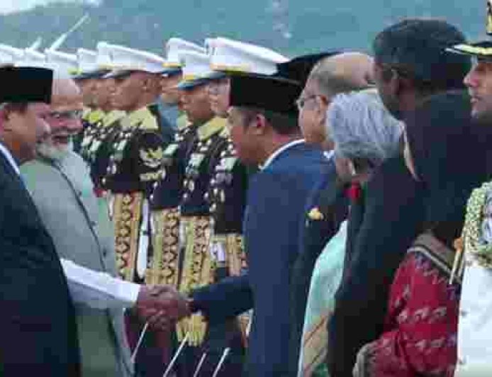 पीएम मोदी का इंडोनेशिया दौरा: राष्ट्रपति प्राबोवो ने एयरपोर्ट पर किया विशेष स्वागत