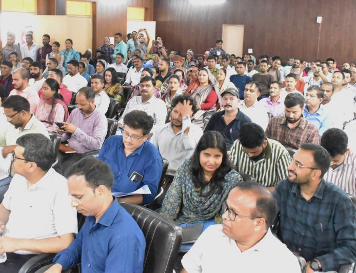नारायणबगड़ सेवा सुशासन शिविर: लोगों की समस्याओं का समाधान सुनने का आयोजन