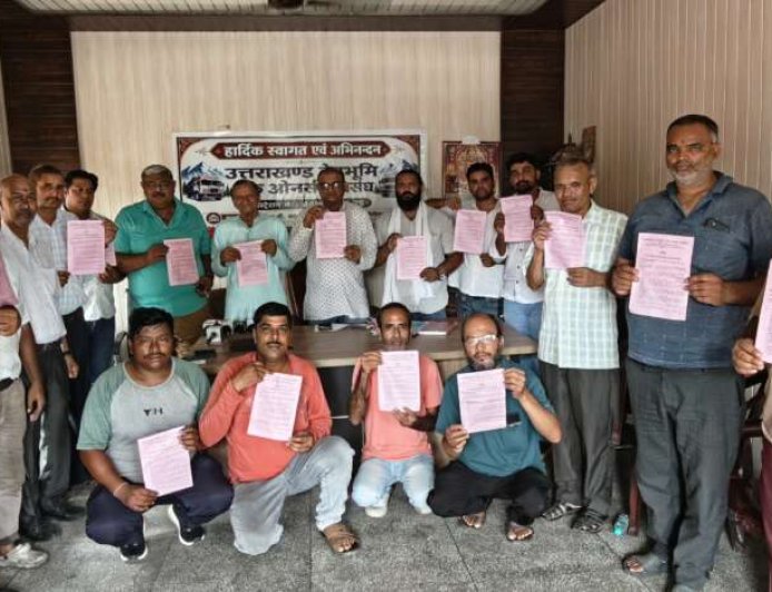 हल्द्वानी: ट्रांसपोर्ट व्यवसायियों ने मनमाने चालानों के खिलाफ सड़क पर उतरने का लिया फैसला, 15 दिन का दिया अल्टीमेटम