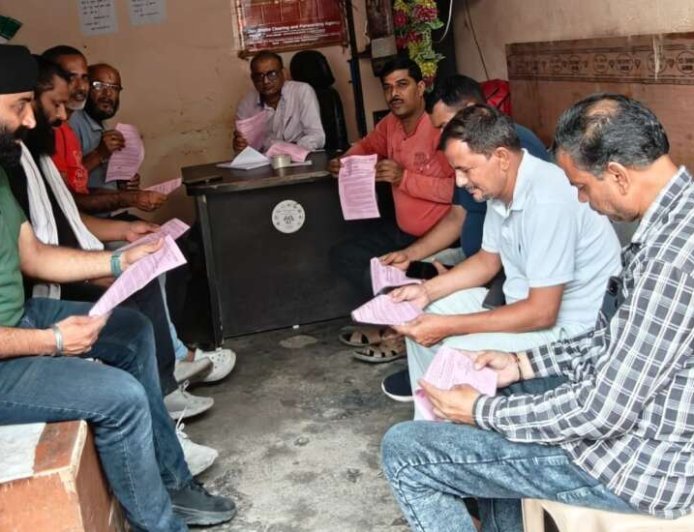 हल्द्वानी में उत्तराखंड देवभूमि ट्रक ओनर महासंघ की बैठक: हड़ताल पर शीघ्र निर्णय की संभावना