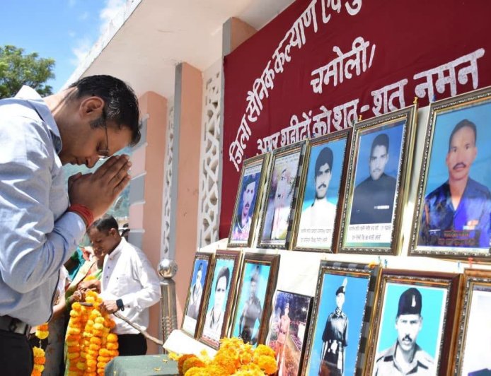 कारगिल विजय दिवस पर चमोली में शहीदों को श्रद्धांजलि, पूरे देश ने किया अभिनंदन