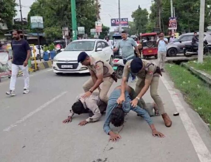 रुद्रपुर गैंगरेप मामला: पुलिस हिरासत से भागने के प्रयास के दौरान हुई भीड़ की पिटाई