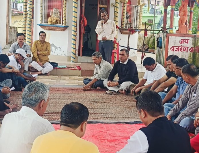 देवप्रयाग में मंदिरों में चंदा चोरी का विरोध, कांग्रेस ने किया हनुमान चालीसा का पाठ