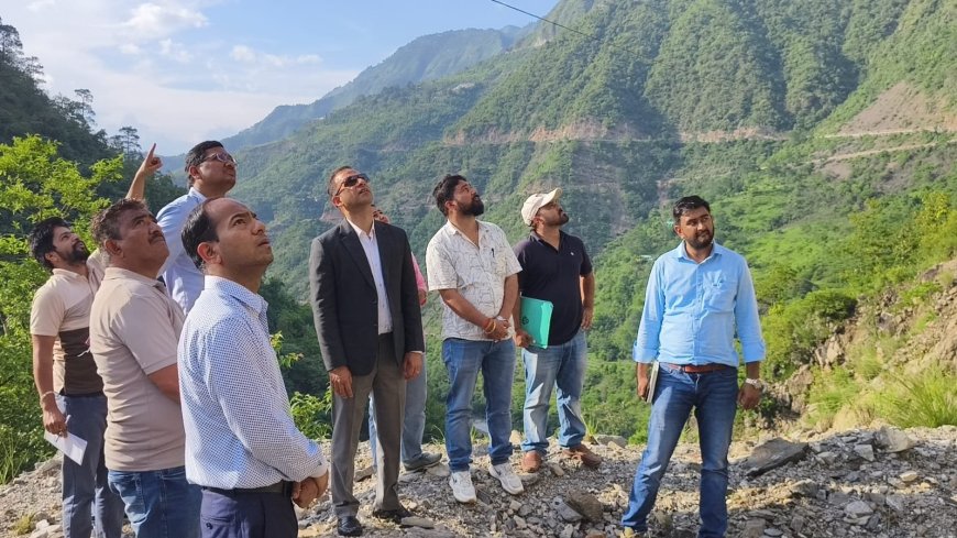 पिथौरागढ़ के डीएम ने दौरे के दौरान दिल्ली बैंड, मुन्ना बैंड और चुपकोट बैंड का निरीक्षण किया, मानसून में रूट को सुरक्षित रखने के लिए आवश्यक कदम उठाने के निर्देश