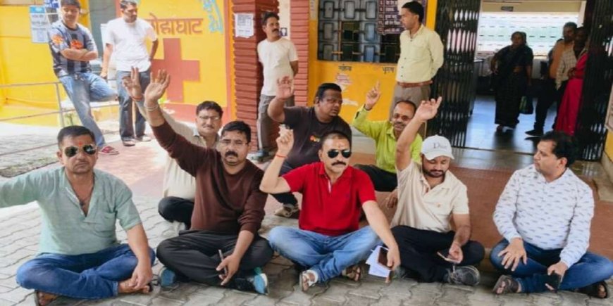 लोहाघाट अस्पताल में 8 डॉक्टरों के तबादले पर ग्रामीणों का आक्रोश, विकास संघर्ष समिति ने आंदोलन की दी चेतावनी
