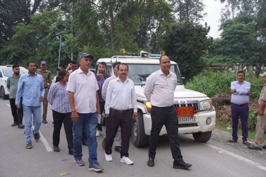 ककराली गेट से माँ पूर्णागिरि मंदिर तक ₹8.10 करोड़ की LED स्ट्रीट लाइट परियोजना, डीएम ने किया निरीक्षण