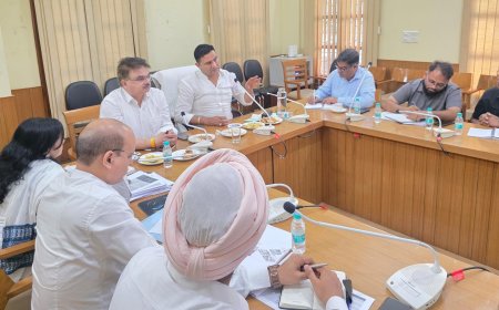 काठगोदाम सर्किट हाउस में मंत्री राम सिंह कैड़ा की समीक्षा बैठक, अधिकारियों को दिए निर्देश - PWC News