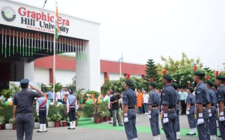 Haldwani News: ग्राफिक एरा हिल यूनिवर्सिटी में स्वतंत्रता दिवस समारोह, प्रो. एम.सी. लोहनी का प्रेरक भाषण