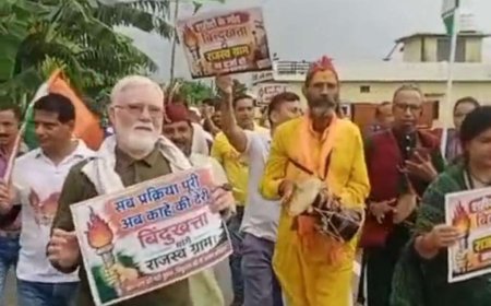 उत्तराखंड की पदयात्रा: घर-घर पहुंचाई जा रही वन अधिकार अधिनियम 2006 की जानकारी