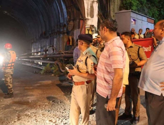 उत्तराखंड : निर्माणाधीन टनल में भूस्खलन से नौ की मौत, छह की तलाश जारी, आज जाएंगे सीएम