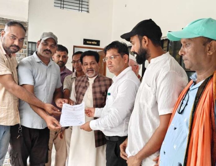 हल्द्वानी में मंच के ‘शुद्धिकरण’ के विरोध में नगर कांग्रेस ने राज्यपाल को भेजा ज्ञापन
