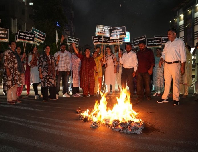 देहरादून में कांग्रेस का विरोध, हत्या व कानून व्यवस्था पर उठाए सवाल के बीच पुतले का दहन