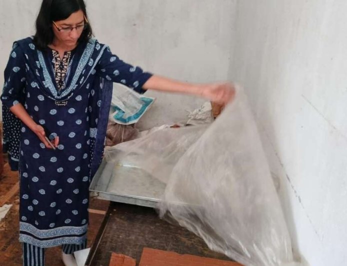 मिलावटखोरी पर नकेल: चम्पावत में खाद्य सुरक्षा विभाग का चेकिंग अभियान, 5 खाद्य नमूने लिए
