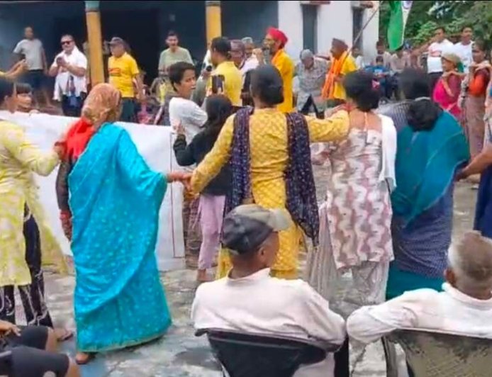 Lalkuan News: गिर्दा-शेरदा के जनगीतों पर झूमे बिंदुखत्तावासी, राजस्व ग्राम की मांग ने पकड़ा जोर