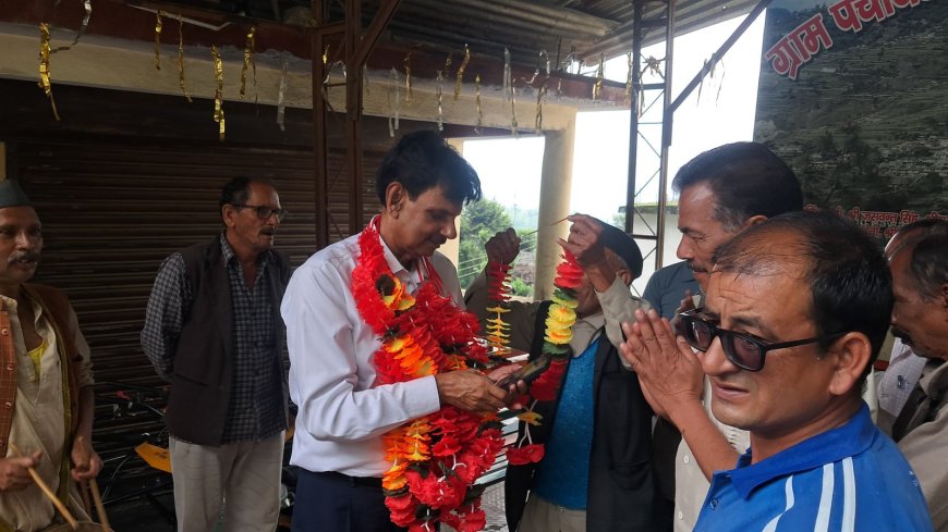 प्रतापनगर विधानसभा हेतु चुनावी चुनौती का सामना कर रहे सीनियर बीजेपी नेता राजेश्वर पैन्यूली, ग्रामीणों की समस्याओं को सुनने में व्यस्त