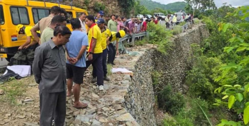 उत्तराखंड का दर्दनाक सड़क हादसा: देवप्रयाग-पौड़ी मार्ग पर बोलेरो खाई में गिरी, 5 परिवार के सदस्यों की गई जान