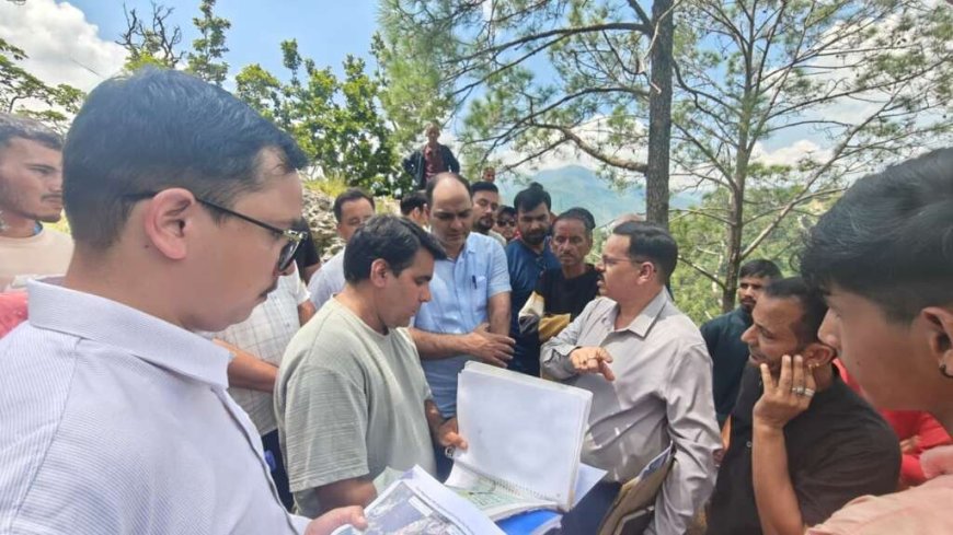 द्यूरी-चल्थी मोटर मार्ग का निर्माण कार्य तेज, जिलाधिकारी का स्थलीय निरीक्षण