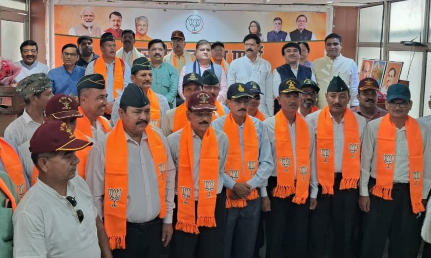 उत्तराखंड बीजेपी में पूर्व सैनिकों की प्रमाणपत्र कार्यक्रम में भारी भागीदारी