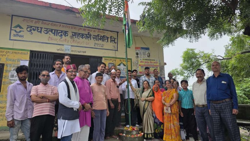स्वतंत्रता दिवस पर हल्दूचौड़-दौलिया में फलदार पौधों का वितरण और स्वच्छता अभियान