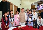 सीएम धामी ने किया 140 स्टूडेंट्स के साथ संवाद