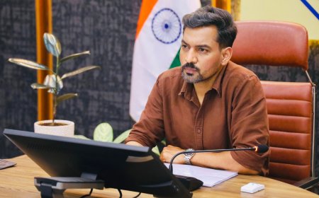 जर्जर भवनों पर डीएम सख्त, तकनीकी सर्वे और विशेषज्ञ जांच के दिए निर्देश