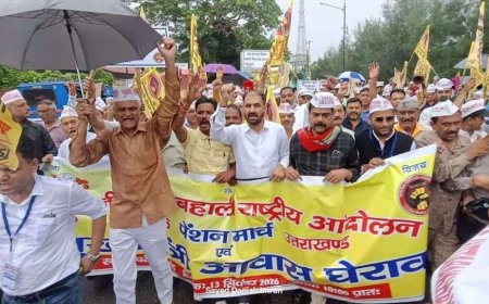 ओपीएस को लेकर देहरादून में कर्मचारियों का हल्ला बोल, सीएम आवास कूच से मचा हड़कंप