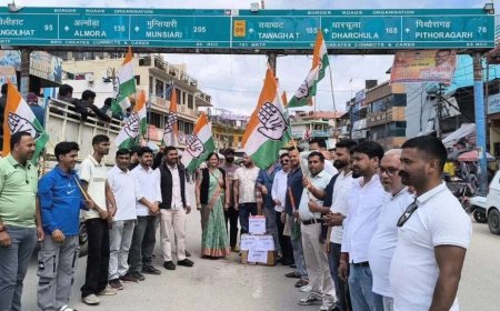 किच्छा विधायक से मारपीट के विरोध में चम्पावत में कांग्रेस का प्रदर्शन, भाजपा सरकार का पुतला फूंका