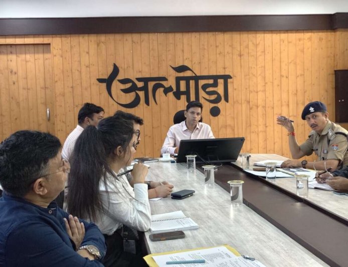 Almora News: एनकॉर्ड समिति की बैठक में डीएम सख्त, नशे की रोकथाम को लेकर दिए निर्देश