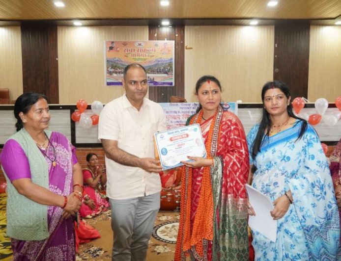 Champawat News: सीएम धामी के जन्मदिन पर सेवा संकल्प अभियान, उत्कृष्ट महिलाएं सम्मानित