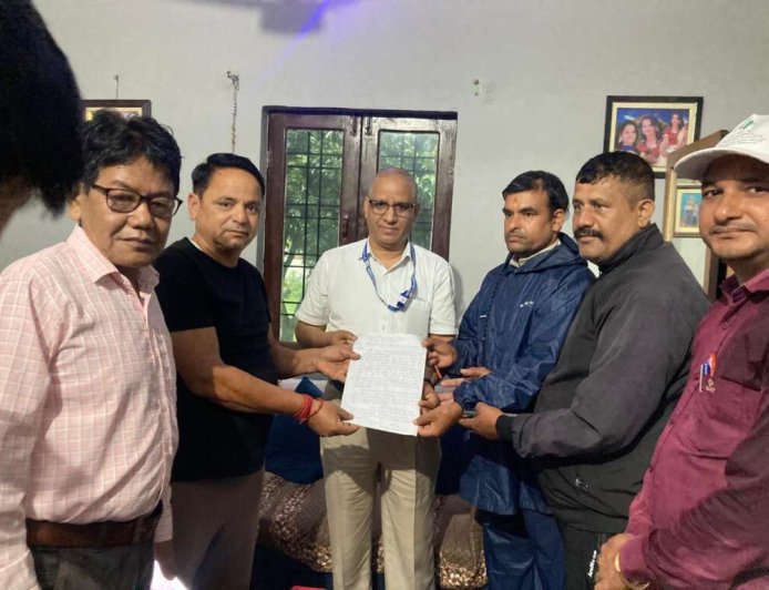 पंचायत चुनाव की मांग को लेकर बिंदुखत्ता के ग्रामीणों ने सौंपा ज्ञापन