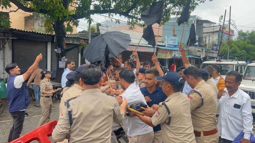 सीएम को काले झंडे दिखाने जा रहे कांग्रेसियों को पुलिस ने रोका, तीखी नोकझोंक