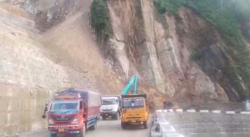 Champawat News: लगातार बारिश के बीच स्वाला में यातायात सुचारू, सुरक्षा को लेकर प्रशासन अलर्ट