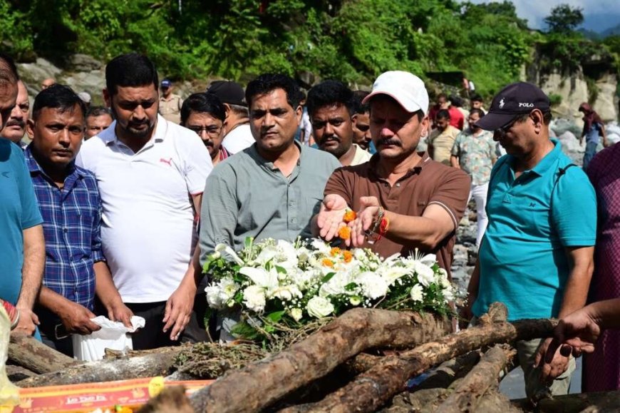 Haldwani News: जिला सूचना अधिकारी गिरिजा शंकर जोशी को अंतिम विदाई, चित्रशिला घाट पर हुआ अंतिम संस्कार