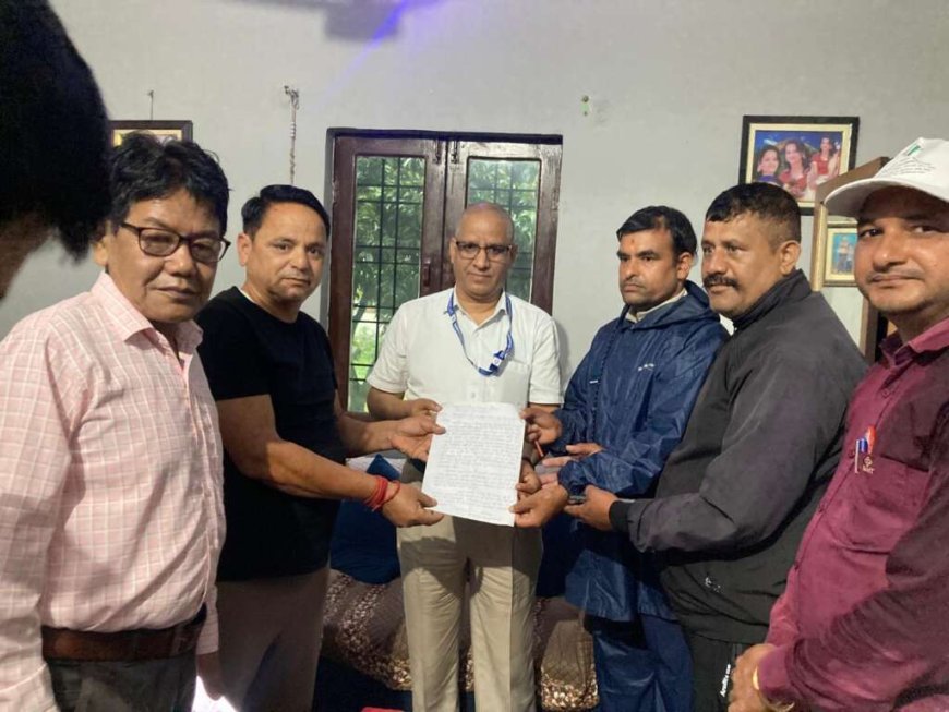 पंचायत चुनाव की मांग को लेकर बिंदुखत्ता के ग्रामीणों ने सौंपा ज्ञापन