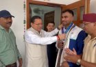 सीएम ने एशियन गेम्स के कांस्य पदक विजेता कपिल पोखरिया का किया सम्मान