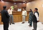 टनकपुर: जिलाधिकारी ने तहसील का निरीक्षण किया, लंबित मामलों और आरसी की समीक्षा