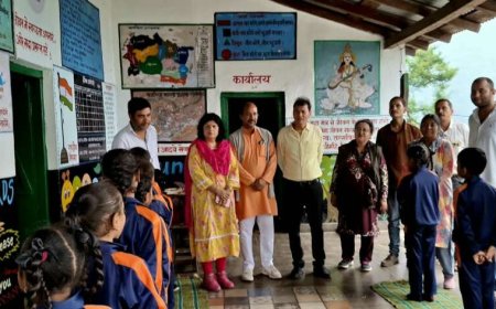 ज्योलिकोट के स्कूलों में बच्चों को चिकित्सा अधिकारी का स्वास्थ्य और स्वच्छता का संदेश