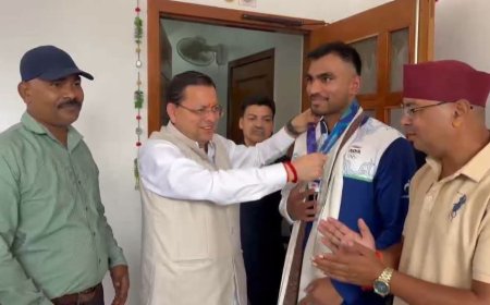 सीएम ने एशियन गेम्स के कांस्य पदक विजेता कपिल पोखरिया का किया सम्मान