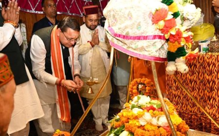 Uttarakhand: पीएम मोदी के सार्वजनिक जीवन के 25 वर्ष पूरे, सीएम धामी ने काशी विश्वनाथ में की विशेष पूजा