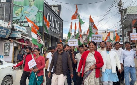 चम्पावत में कांग्रेस का जोरदार प्रदर्शन, ज्ञानेश कुमार के इस्तीफे की मांग