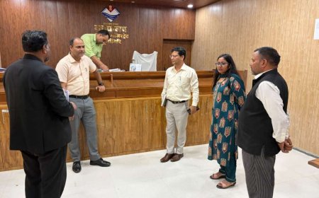 टनकपुर: जिलाधिकारी ने तहसील का निरीक्षण किया, लंबित मामलों और आरसी की समीक्षा