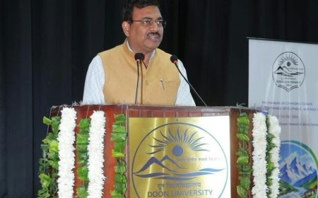 दून यूनिवर्सिटी में मुख्य सचिव का बड़ा बयान: जलवायु परिवर्तन और AI की भूमिका