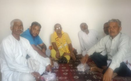 Datia Dham: सत्य साधक गुरुजी की साधना का 14वां दिन, दर्शन को लगातार पहुंच रहे भक्तजन