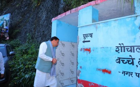 देवप्रयाग के पास सार्वजनिक शौचालय में गंदगी पर भड़के सीएम धामी
