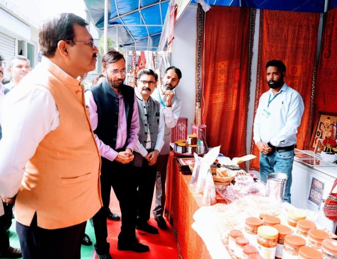 मुख्य सचिव का सेब महोत्सव का उद्घाटन: किसान उत्पादक संगठनों का बढ़ता योगदान