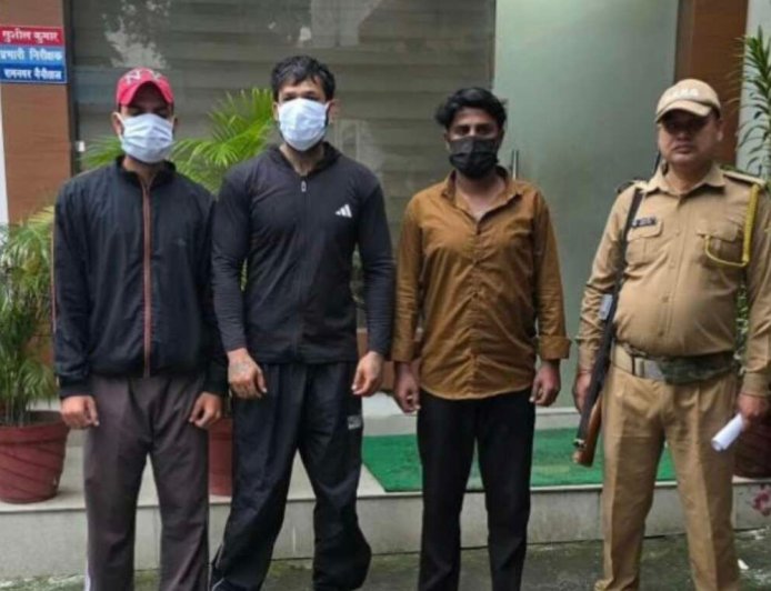 रामनगर समाचार: कॉलेज प्रधानाचार्य को आग लगाने की धमकी, तीन युवक हिरासत में