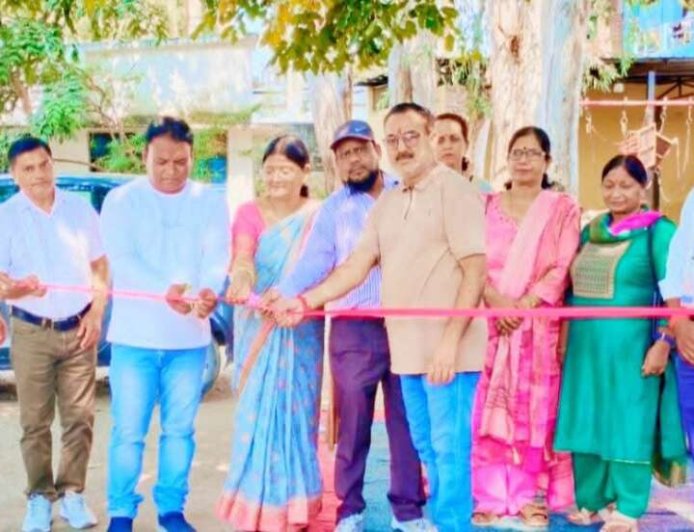 लालकुआं: सांसद प्रतिनिधि लक्ष्मण खाती ने विज्ञान प्रदर्शनी का उद्घाटन किया, छात्राओं की प्रतिभा की प्रशंसा