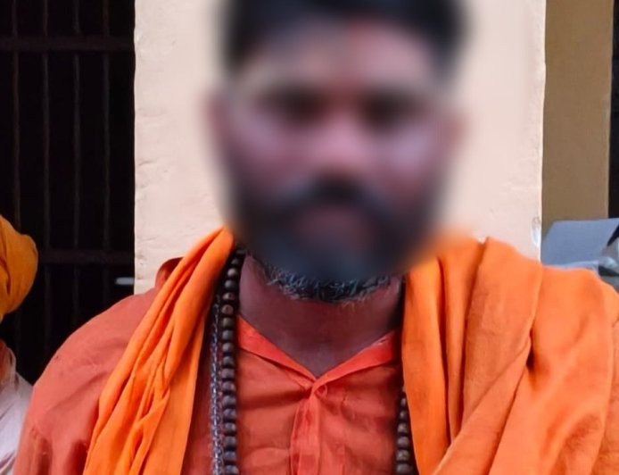 टनकपुर पुलिस ने 'ऑपरेशन कालनेमि' के तहत बाबा की वेशभूषा में घूम रहे 5 संदिग्धों का चालान किया